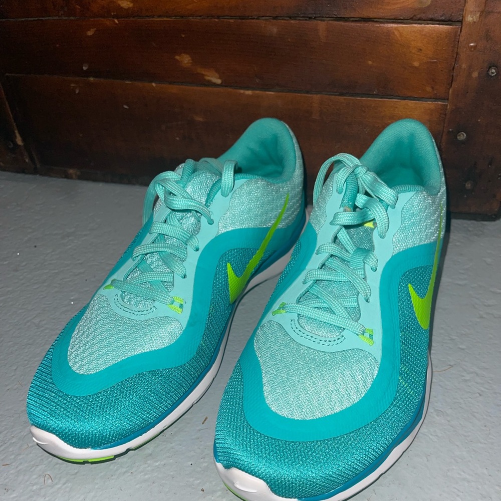 Nike Tennis Shoe